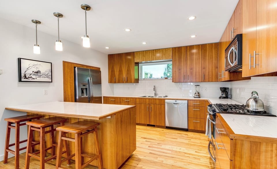 Fully acquit kitchen.