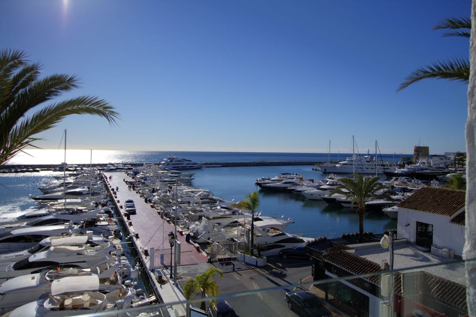 Modern 2 bed Puerto Banus Frontline Apt- Marbella