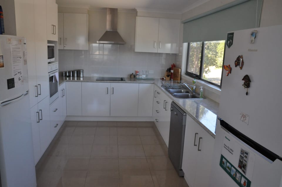 kitchen, 2 fridges, dishwasher