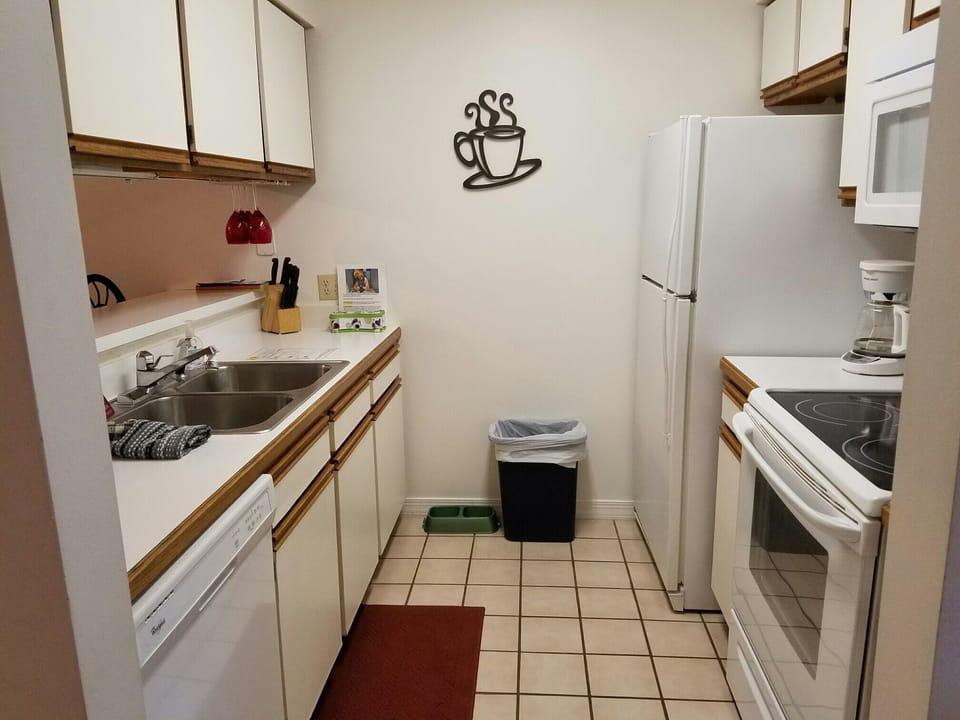 Fully furnished, fully equipped kitchen, coffee maker, goodie basket too!