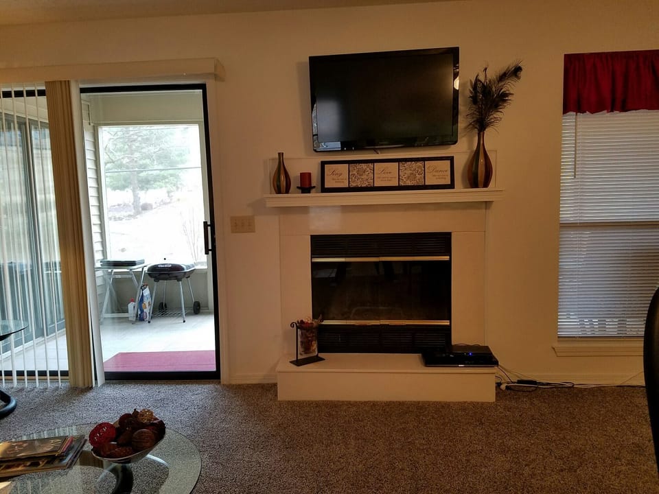 Wood burning fireplace, flat screen TVs, free wifi, walk out to screened patio!