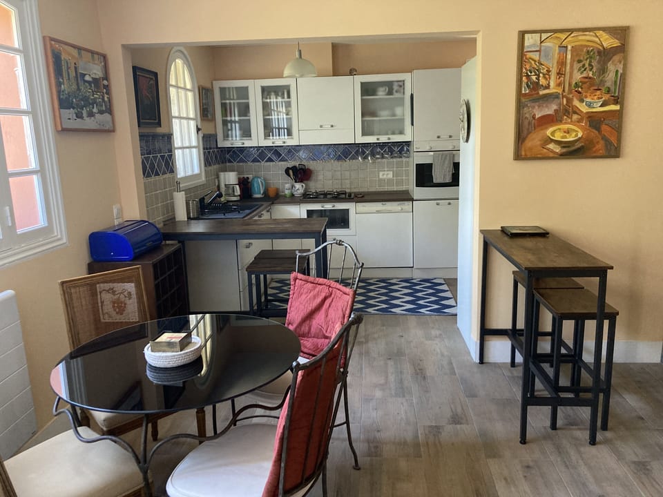 Eat-In Kitchen with Multiple Seating Areas and Day Bed