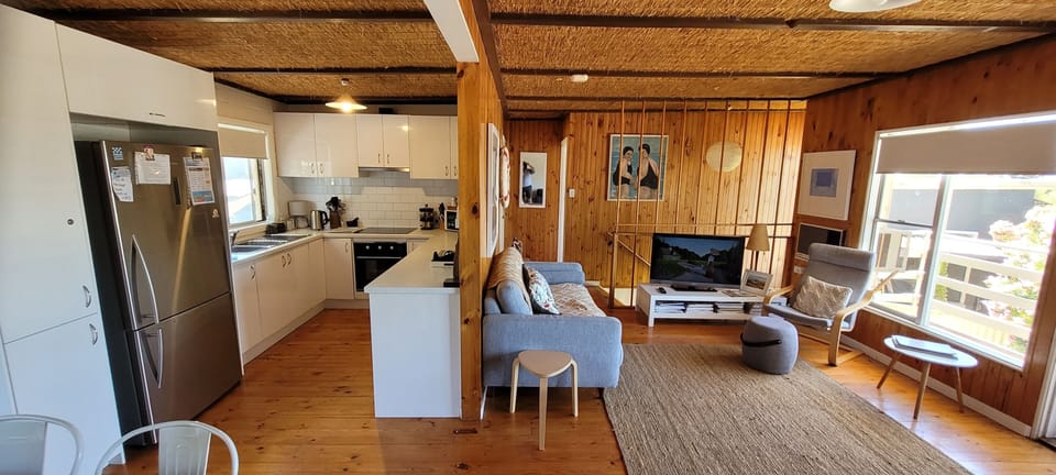 Open plan kitchen, dine and lounge
