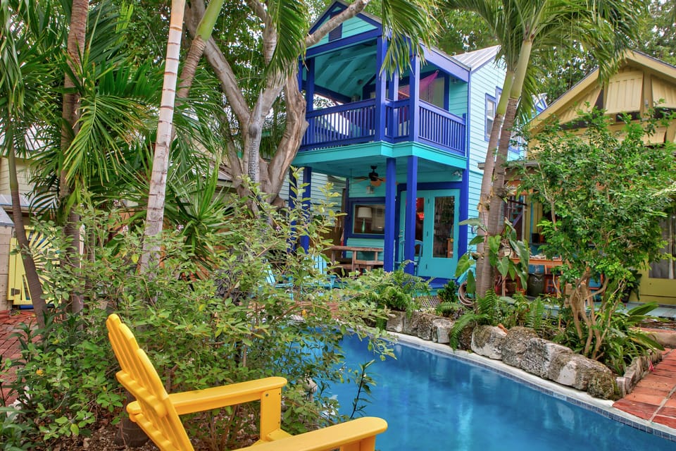 TREETOPS!  Adirondack chairs, private gas grille. Sun and SHADE pool areas 