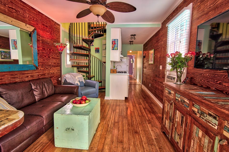 "Cigar conch" historic home. Hardwood floors and many updated features. 