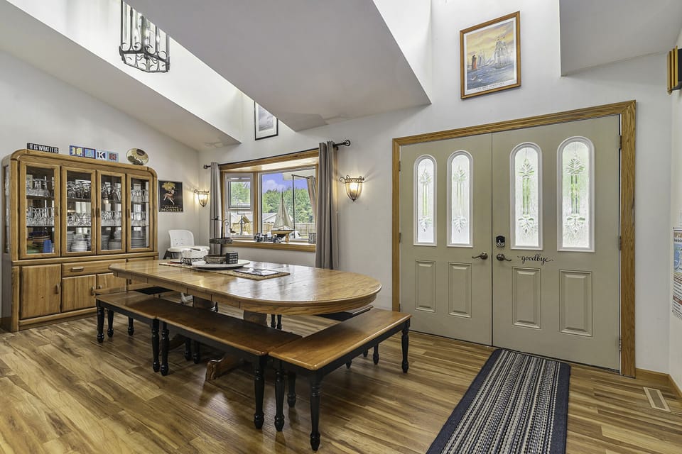 Plenty of room for the  family to enjoy meals together!