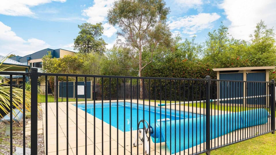 Pool (Communal)