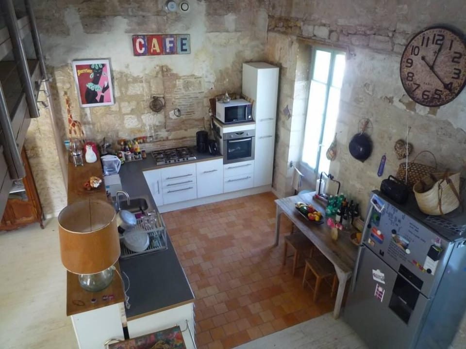 Open kitchen (part of the dinning room)