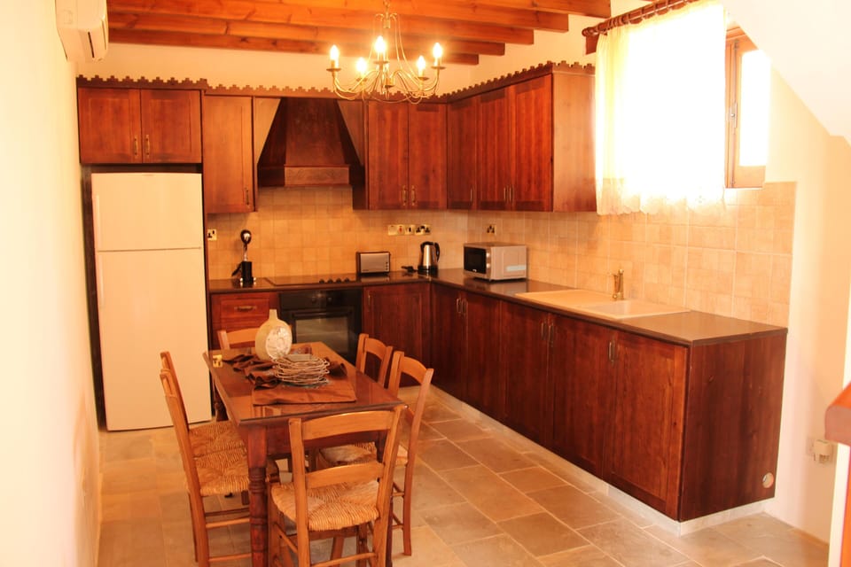 Kitchen with dining table