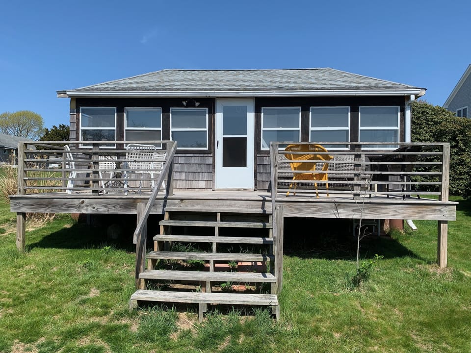 Cottage rear deck, private