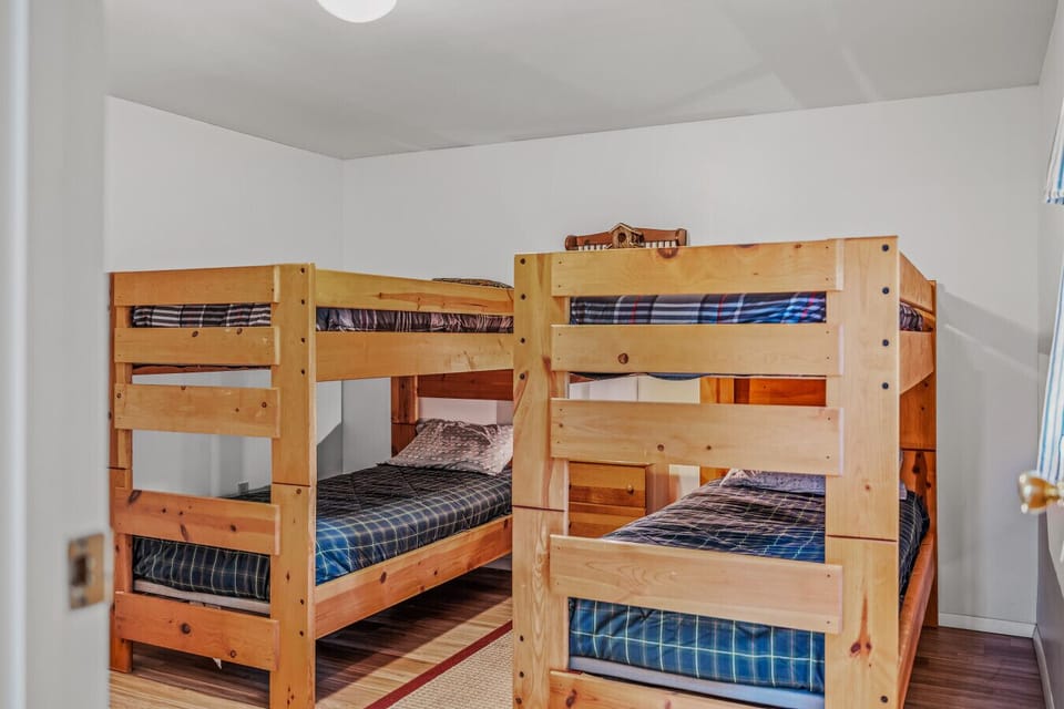Sleeps 4 comfortably
