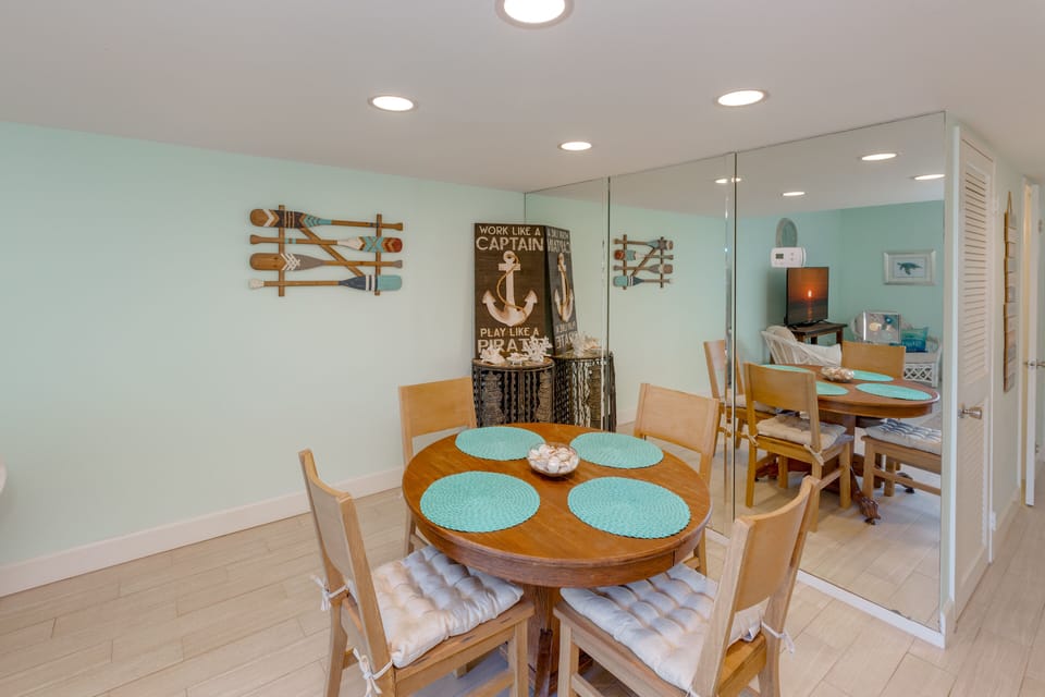 Comfortable, spacious dining area