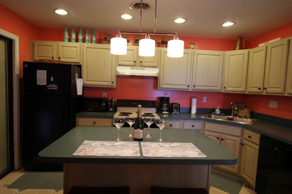 A better view of the kitchen.