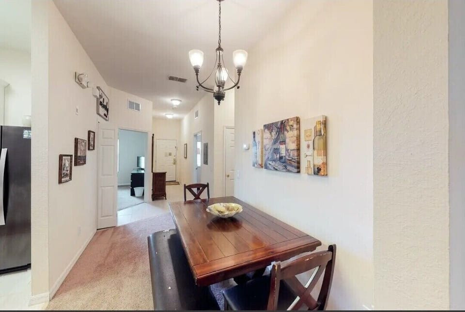 Spacious 3 bedroom unit offers comfort for everyone!
