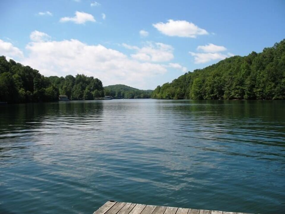 300 acre Lake Summit just 4 miles from downtown Saluda