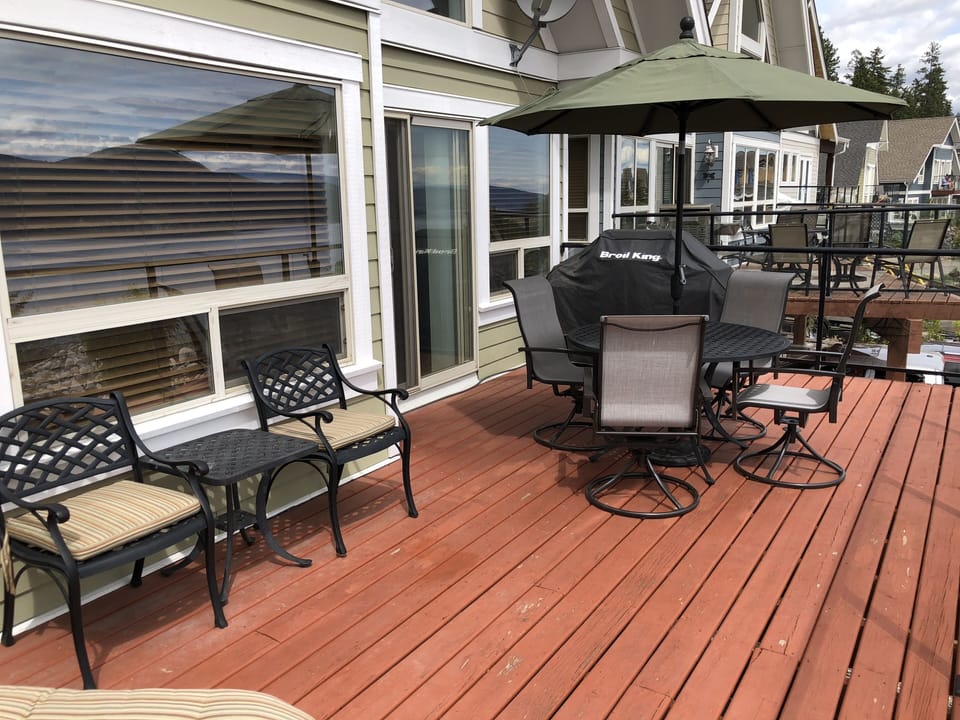 New grill and seating for 8