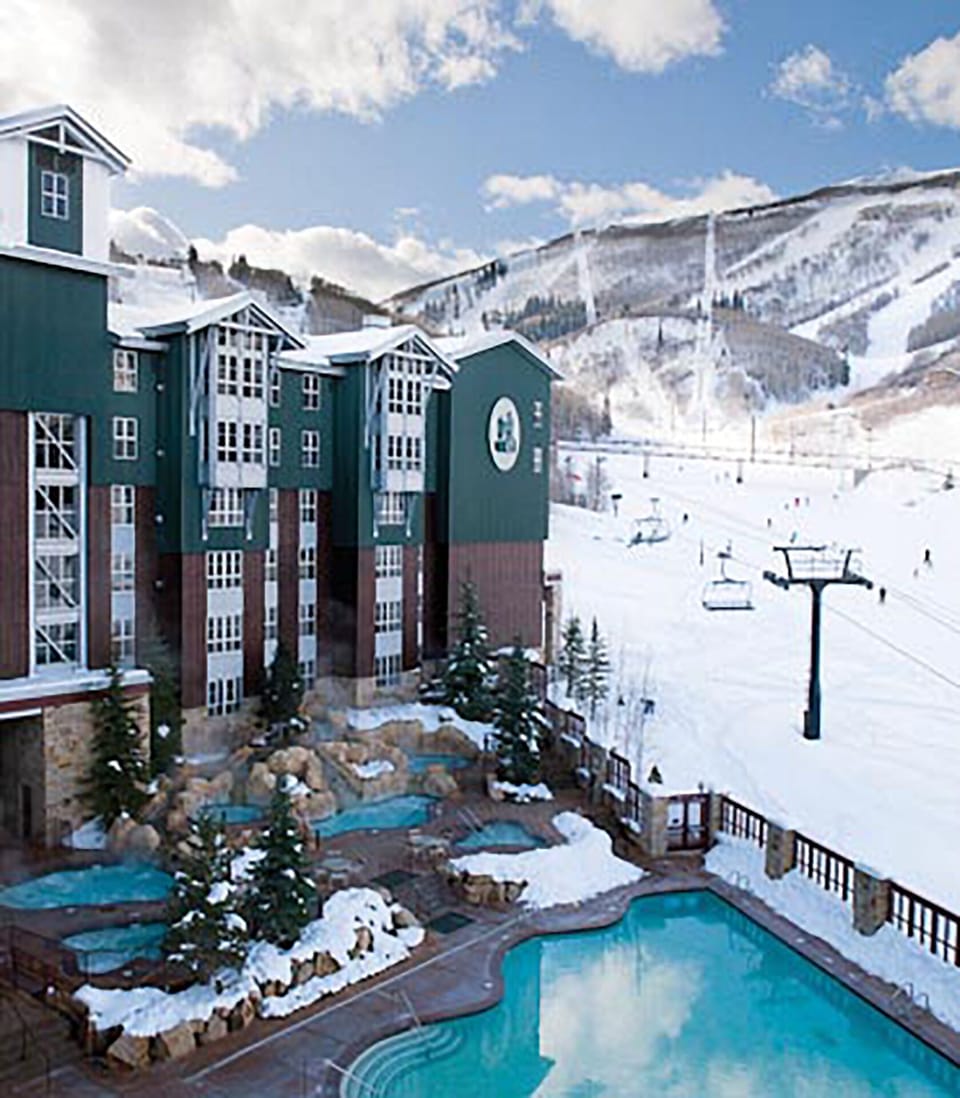 Heated outdoor pool & hot tubs
