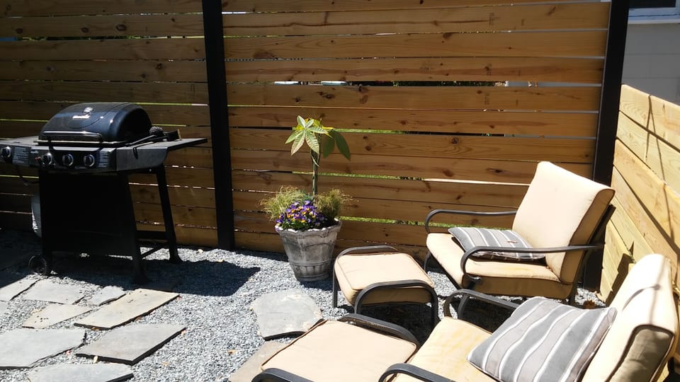 Seating and BBQ grill off the front entrance 