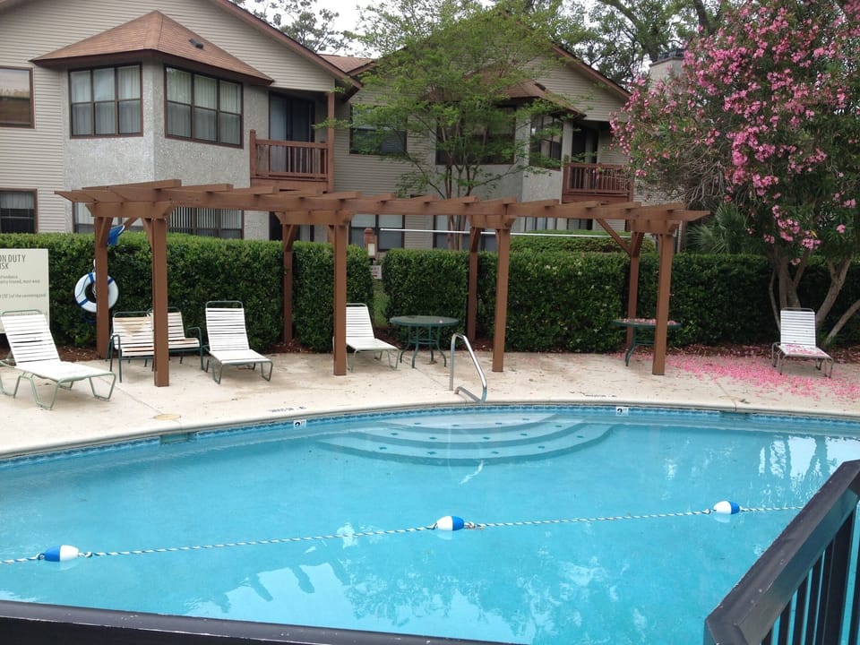 Harbour Oaks Community Pool - Guests have access to the Harbour Oaks pool, with lounge seating and pergolas close to the condo.
