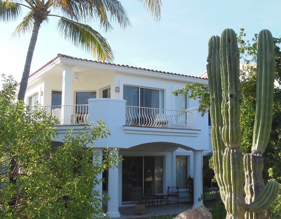 LARGE VILLA WITH WRAP AROUND DECK