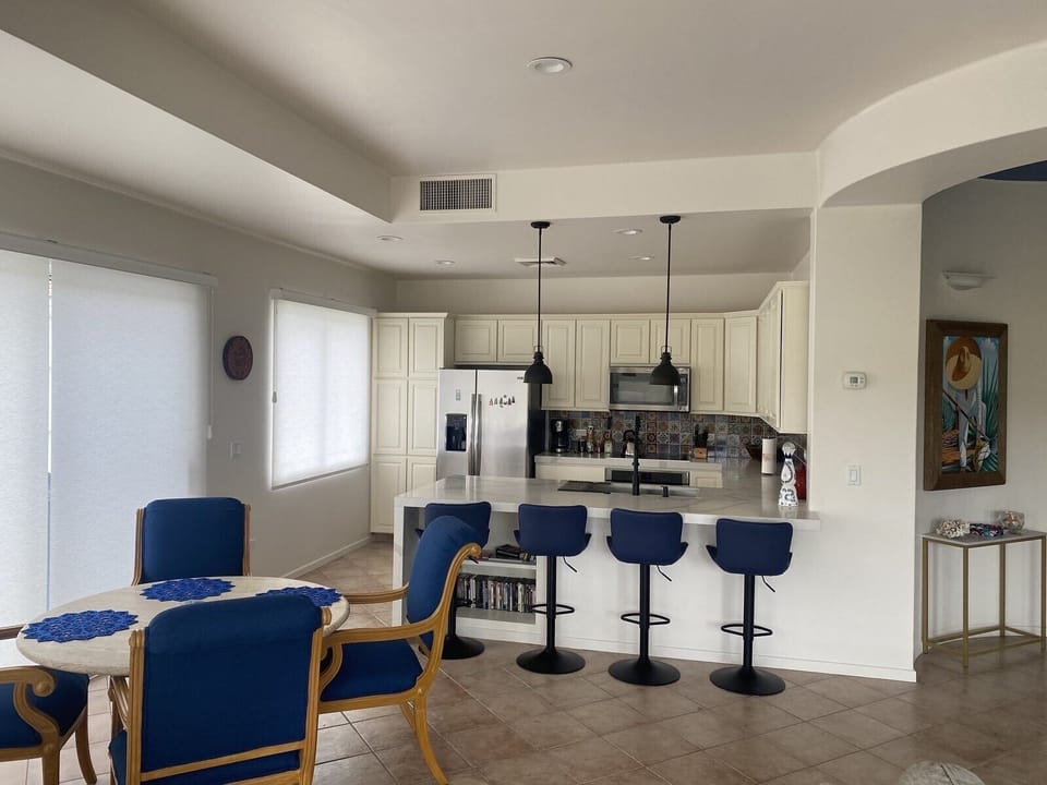 LARGE DINING AREA