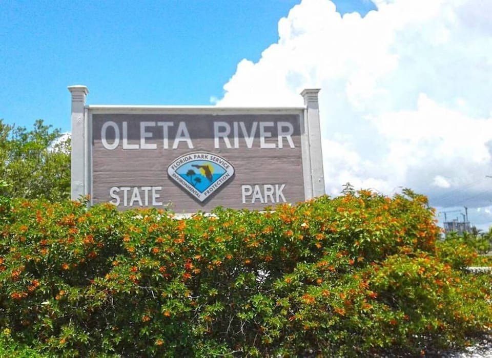 State park with lot of options like rental paddle board bikes 2minute away