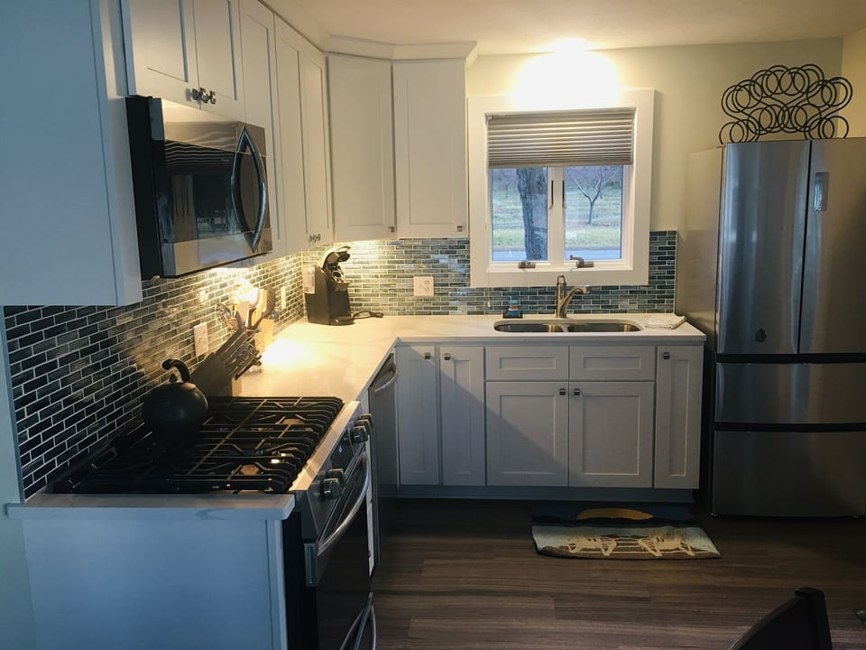Updated kitchen with quartz counter tops&tile backsplash w/ full size appliances