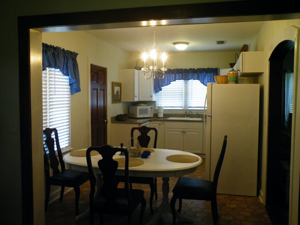 Eat in kitchen area