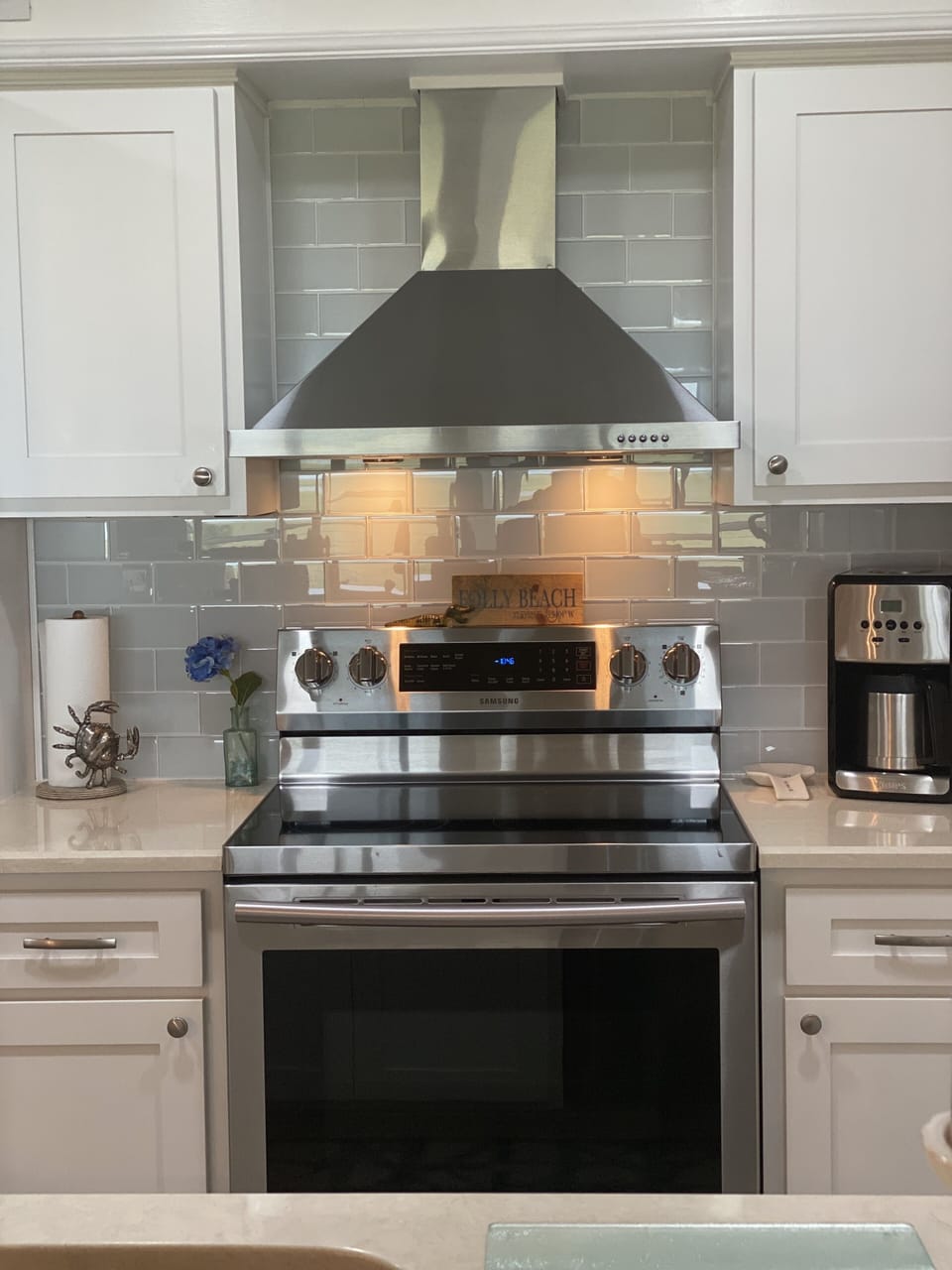 Newly renovated fully stocked kitchen. 