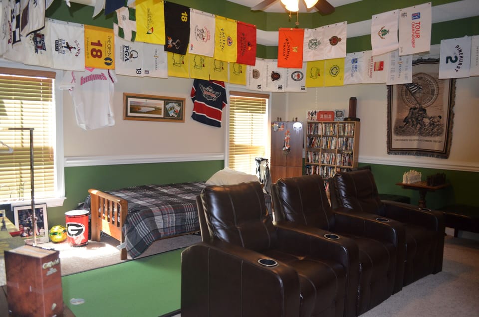Bedroom #5-Man Cave/Golf Room with Futon Full Bed