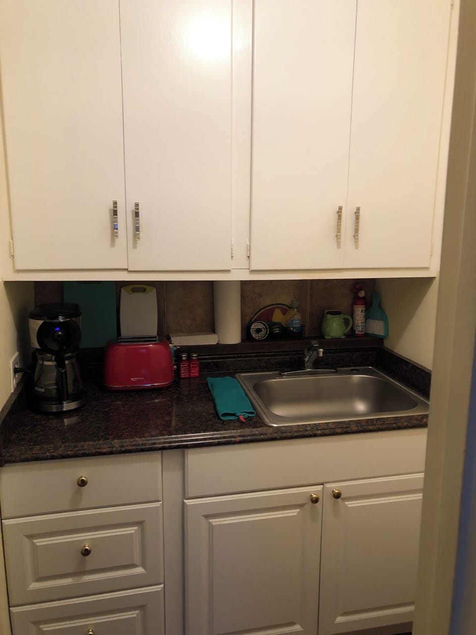 Kitchenette
Coffee makers both drip and Keurig, toaster and induction cooktop.