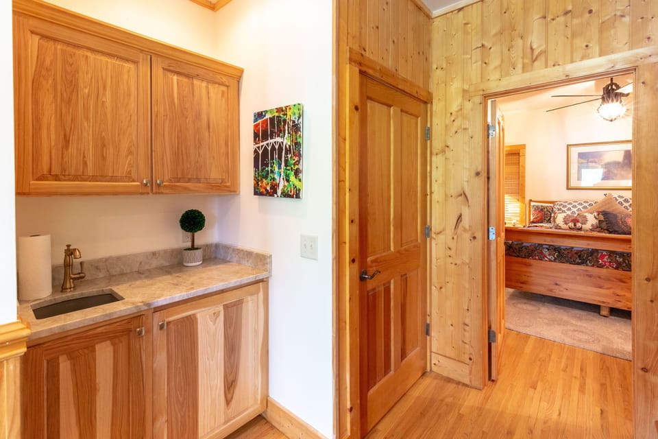 Mini Kitchen on middle level
