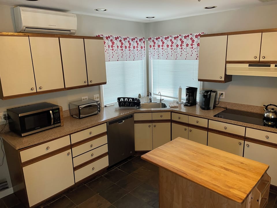 Kitchen with ceramic cook top