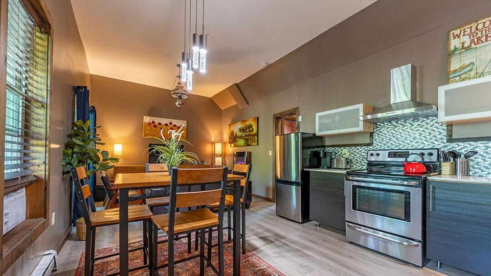 2-Bedroom apartment (D2), walk to Main Street (477)
