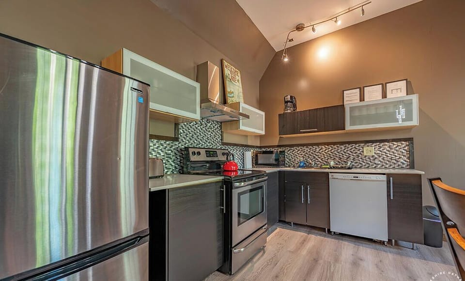 2-Bedroom apartment (D2), walk to Main Street (476)