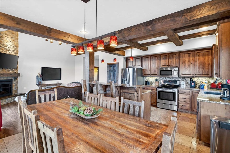 Dining room with seating for 8, additional seating for 3 at the breakfast bar