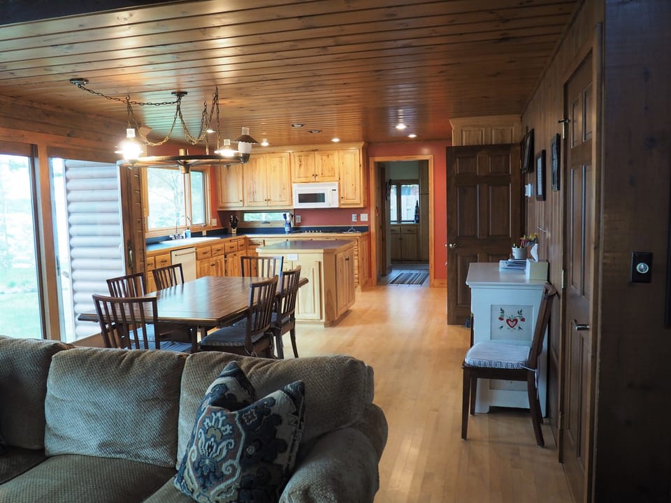 Newly remodeled large kitchen with state-of-the-art appliances.