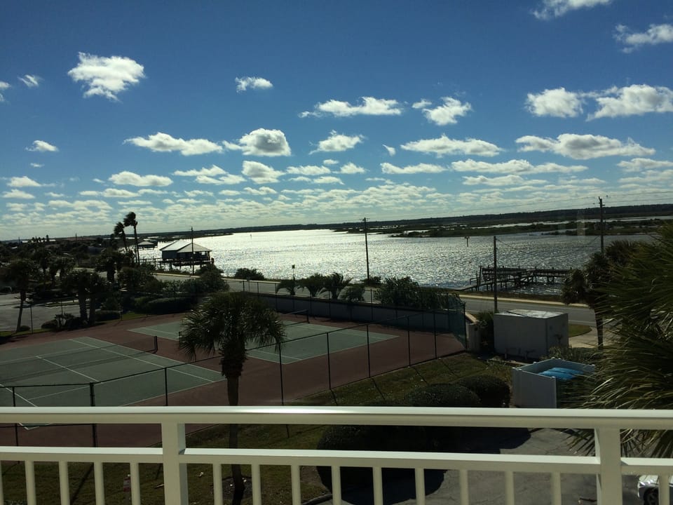 What the boats coming up the waterway from the guest room. Beautiful view. 