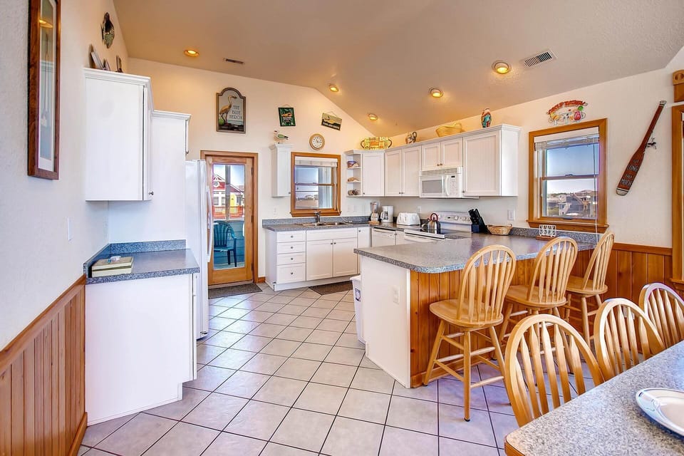 Surf-or-Sound-Realty-Carolina-Coastin'-101-Kitchen