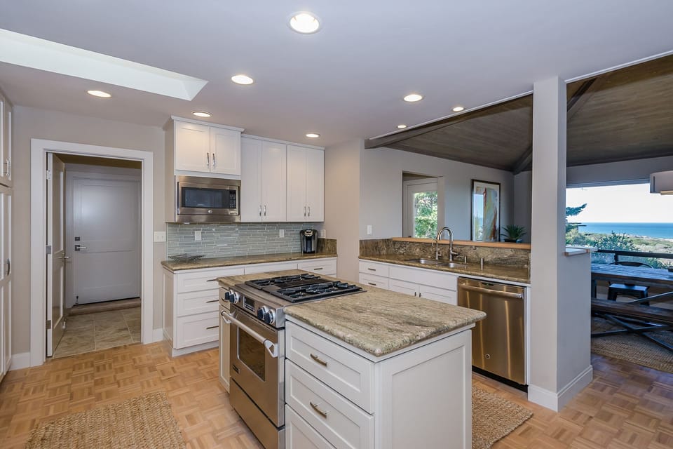 Kitchen has all the convenience and appliances you need for a gourmet meal
