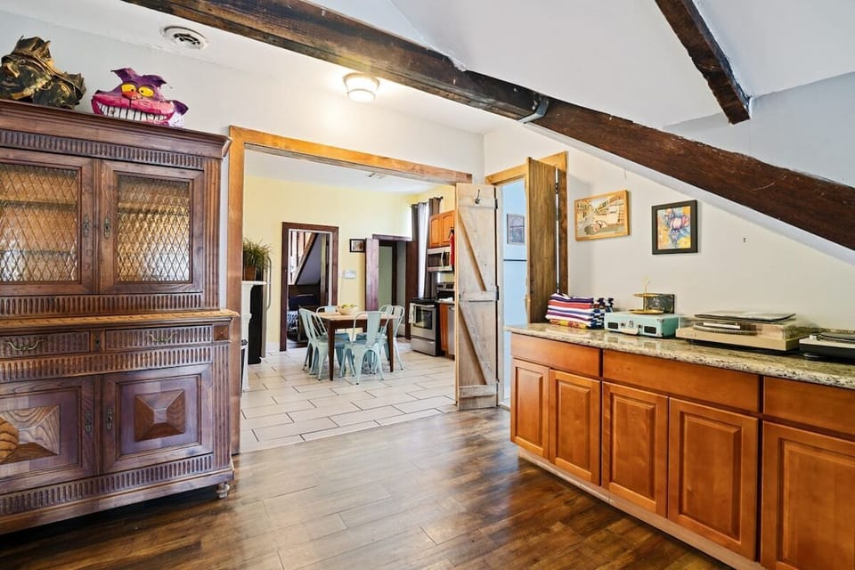 22-1520 Ursulines Ave #C dining