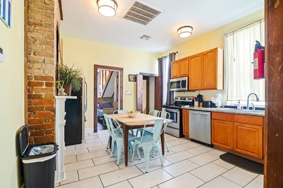 03-1520 Ursulines Ave #C kitchen