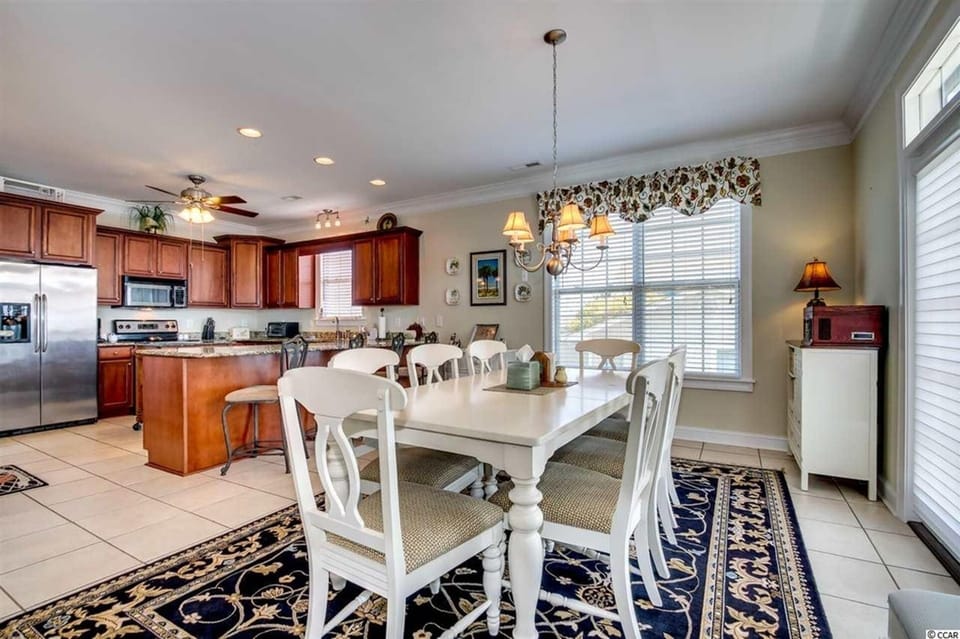 Dining Area - seating for 16