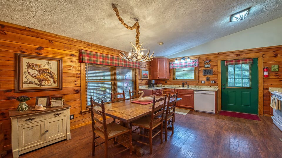 Dining Kitchen Area