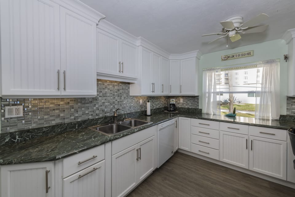 KITCHEN HAS ALL YOU NEED