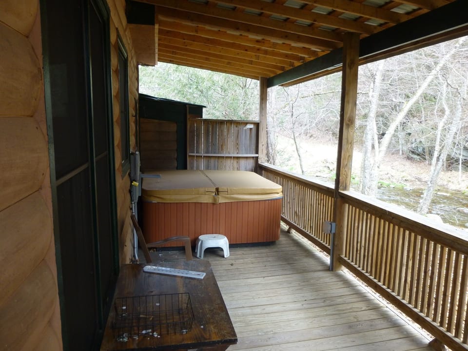 Helton Guest Cabin Hot Tub