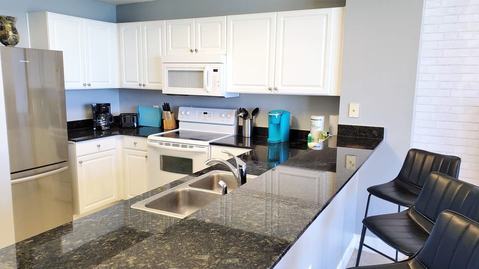 Full kitchen.