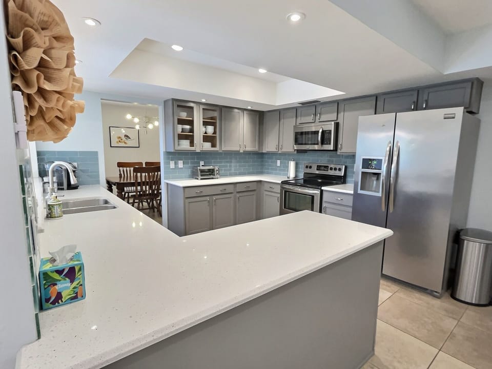 Kitchen with dining room to the side
