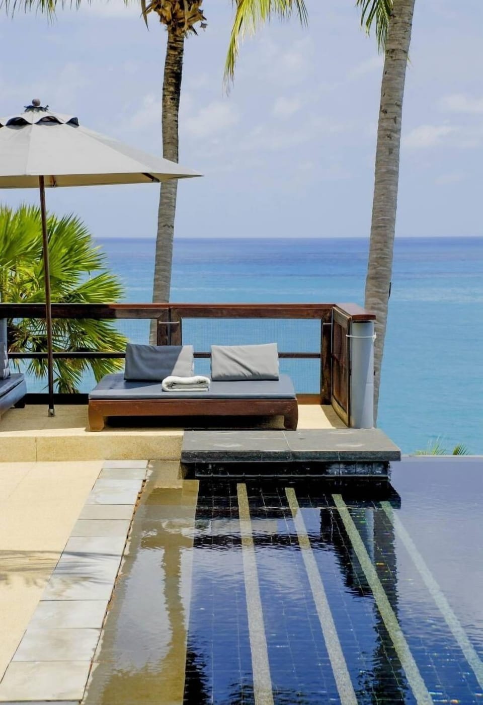 6 Bedroom beachfront Villa in Kamala-423