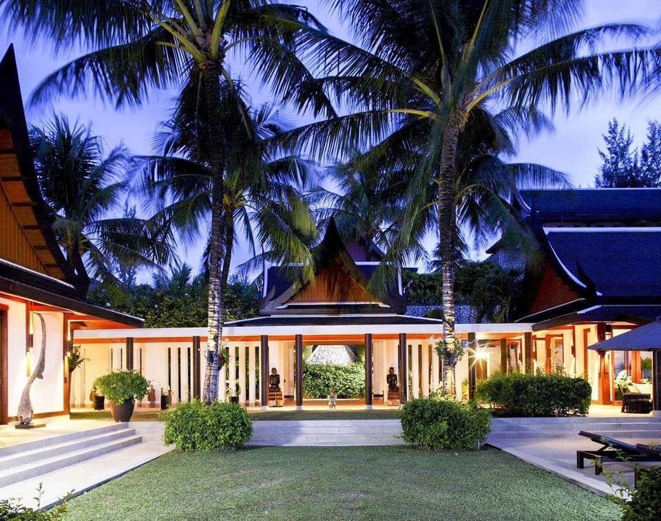 6 Bedroom beachfront Villa in Kamala-423